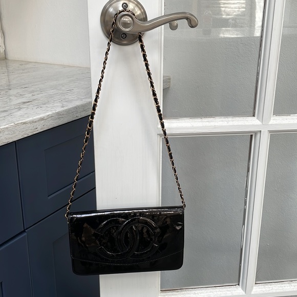 Chanel patent leather wallet with chain - Picture 15 of 16